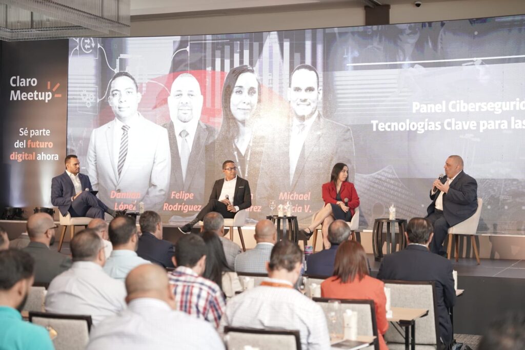 Panel sobre ciberseguridad en evento Claro Meetup.
