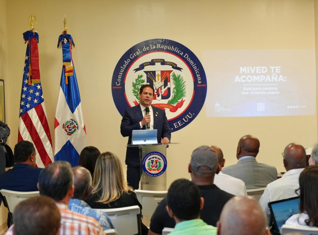 Evento en consulado dominicano, presentación de vivienda segura.