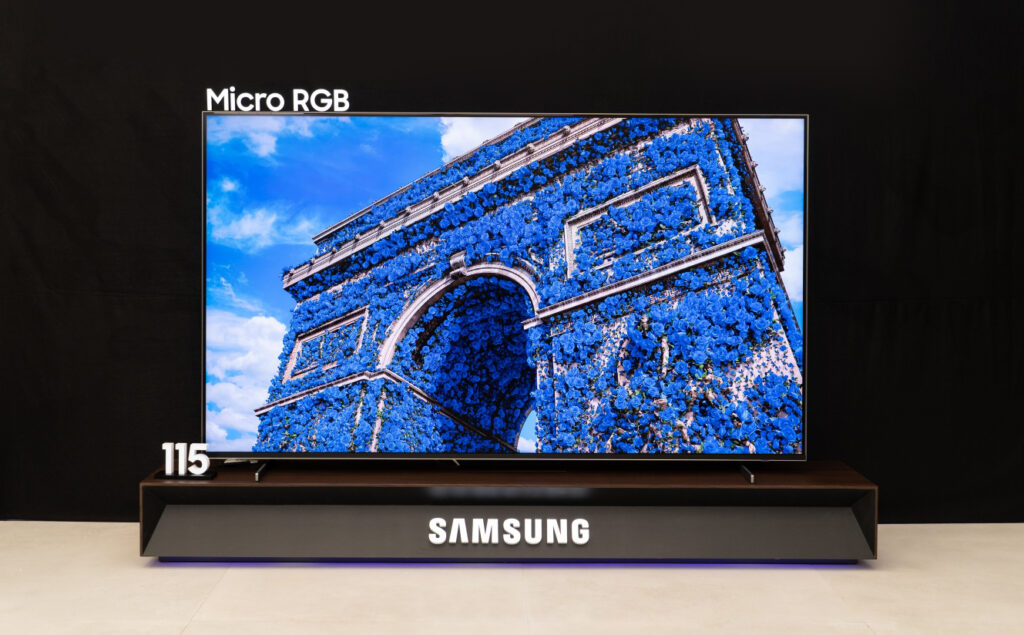 Televisor Samsung con imagen de Arco adornado con flores.