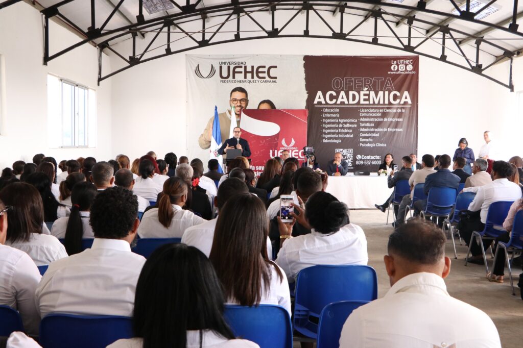Evento académico en universidad UFHEC, oferta educativa.
