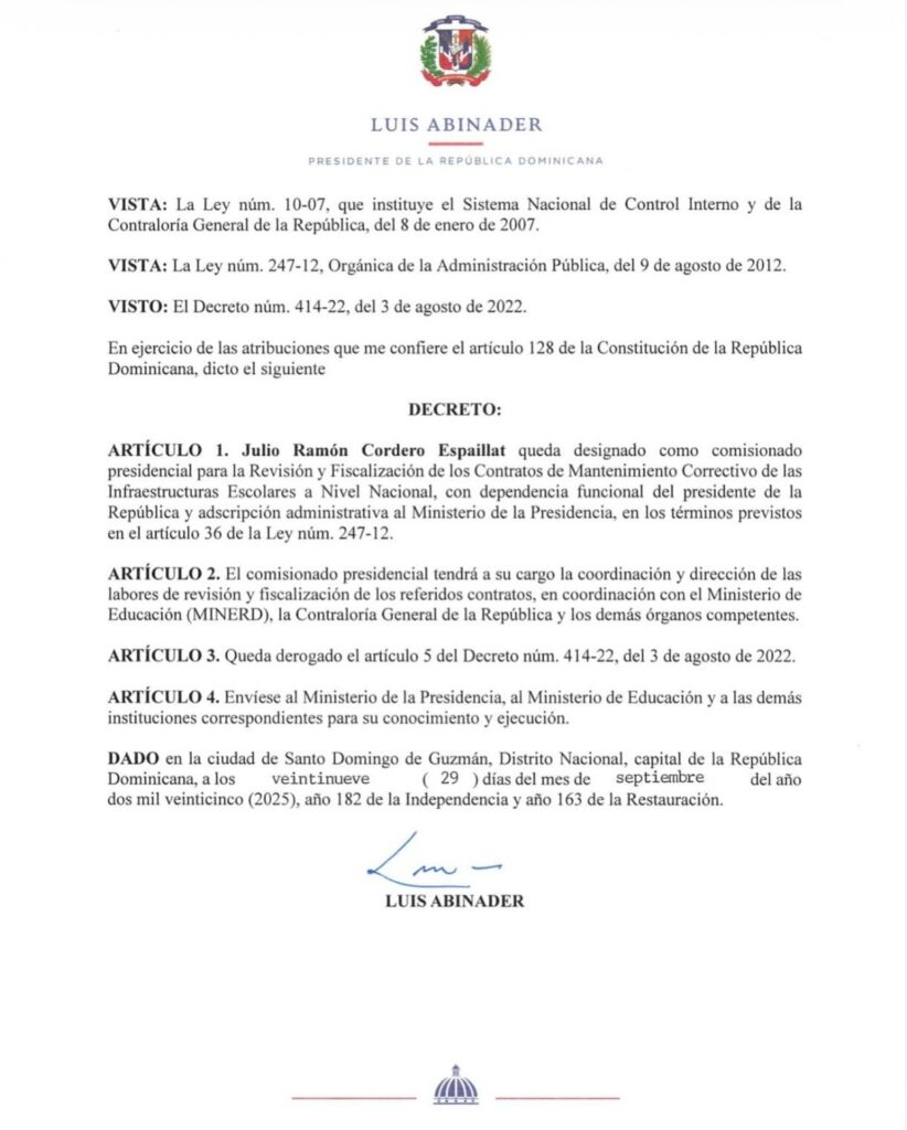 Decreto presidencial sobre contratos escolares en República Dominicana.