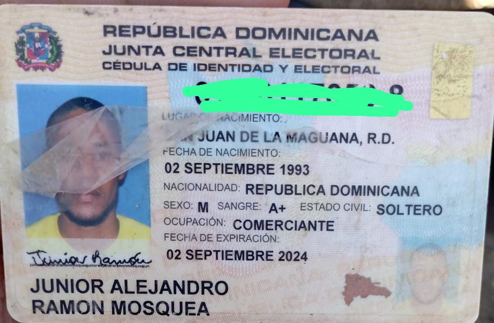 Cédula de identidad dominicana, detalles personales visibles.