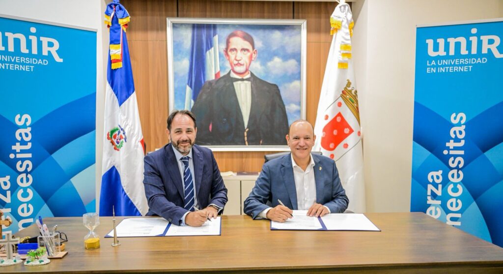 Firma de convenio en universidad en línea