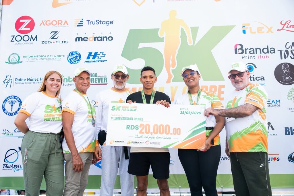 Ganador evento 5K recibe premio 20,000 dominicanos.