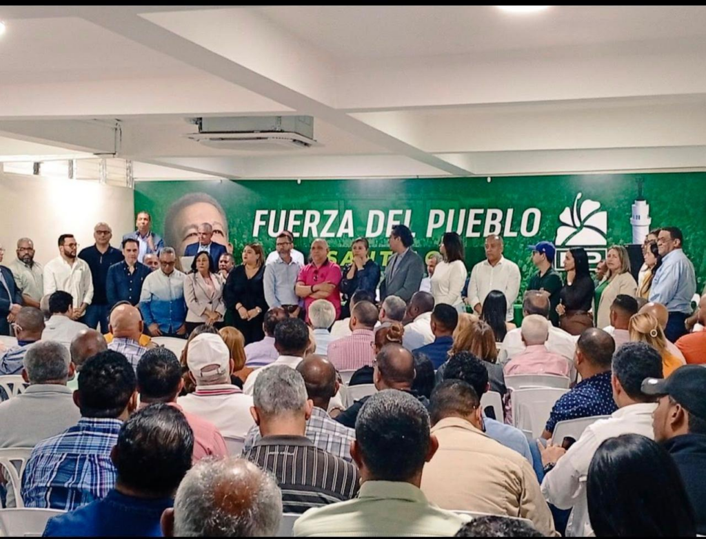 Reunión política del partido Fuerza del Pueblo.