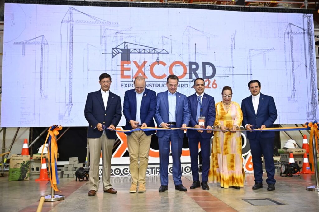 Inauguración de Expo Construcción 2026, corte de cinta.