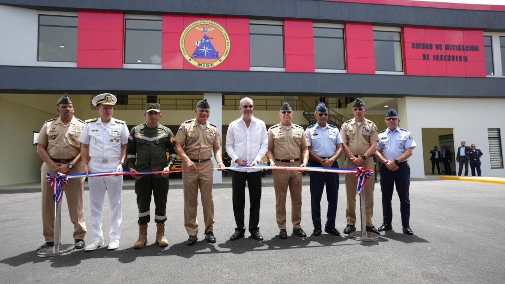 Inauguración de unidad militar de mitigación de incendios.